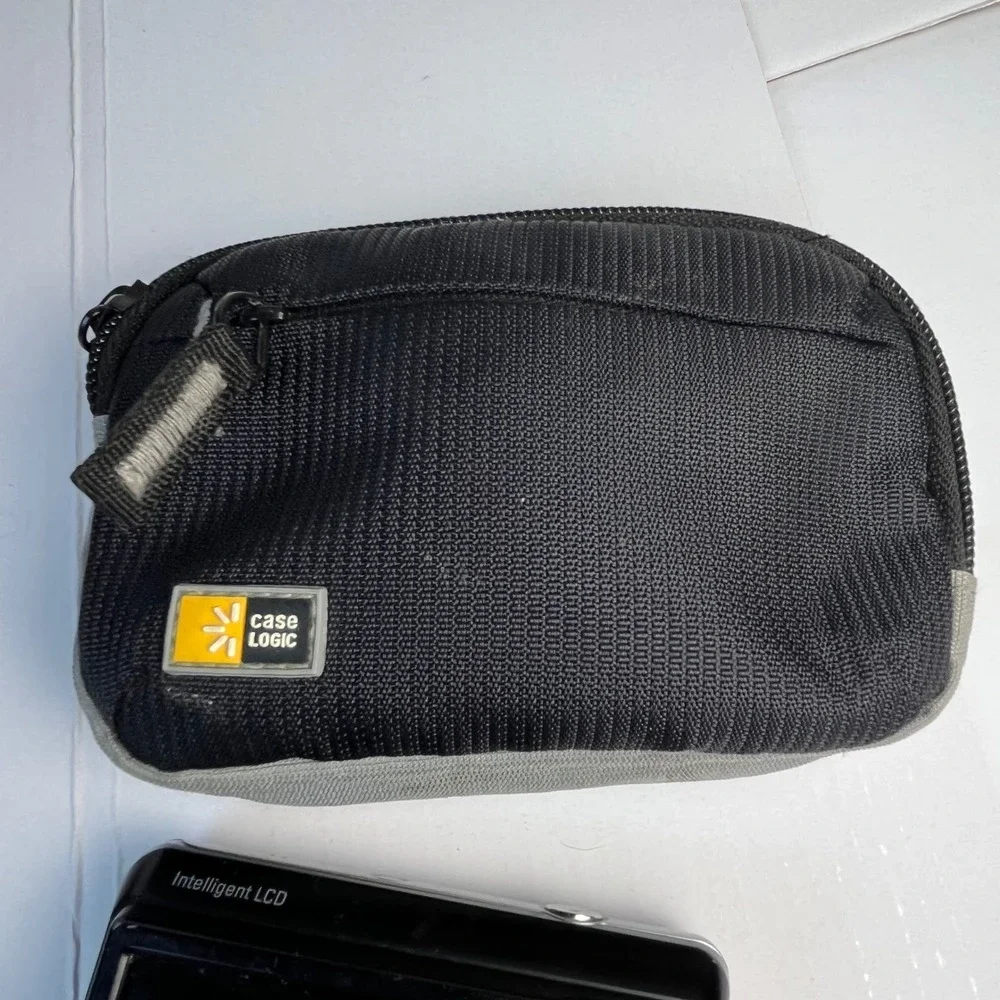 Samsung SL40 Digital Camera Black 12.2MP 3x Zoom Beauty Shot with Case Logic Bag